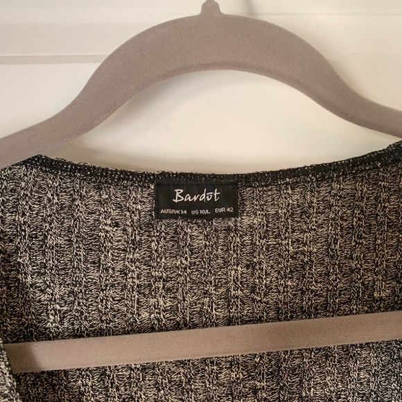 Crop long sleeve wrap top - Picture 3 of 4